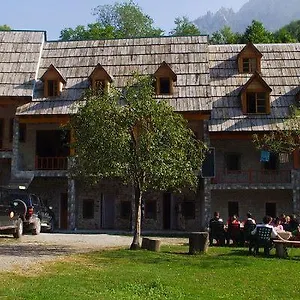 Bujtina Harusha , Theth Albania