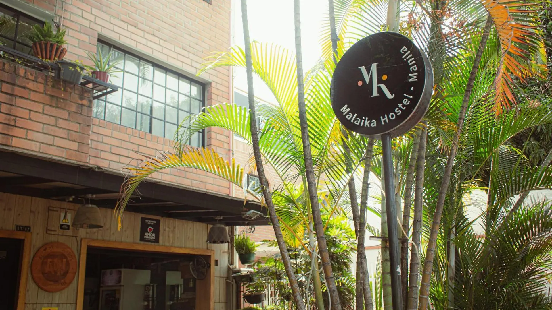 Adn Algo De Nosotros - Malaika Vandrehjem Medellín